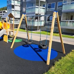 Huskestativ i tre med ståldrager