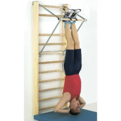 Ribbevegg med pull-up stang 230 cm